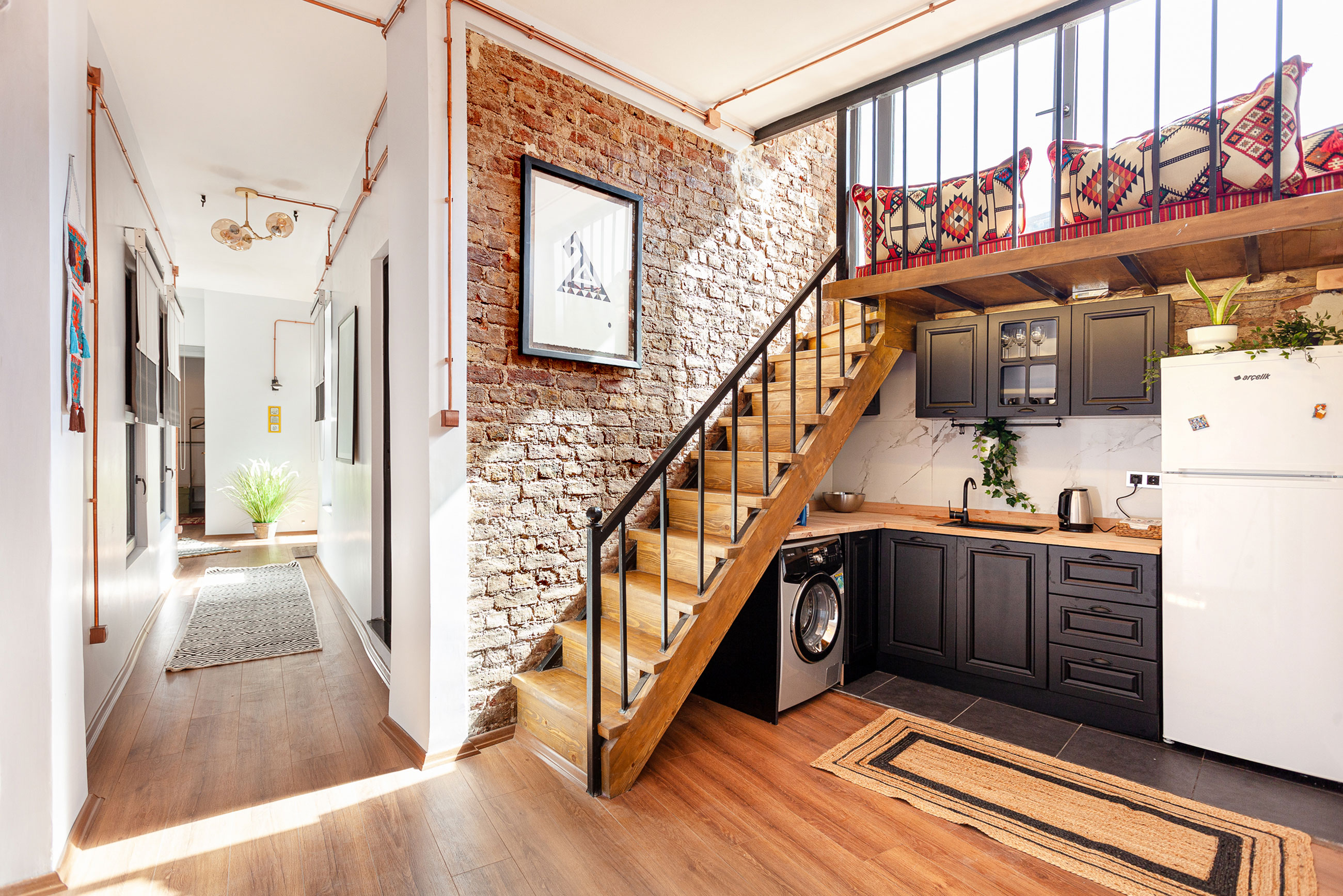 RENOVATED 4BR 3BA HISTORICAL BLD. UNIQUE SEAVIEW                                                                                                                                                                                                                                                            