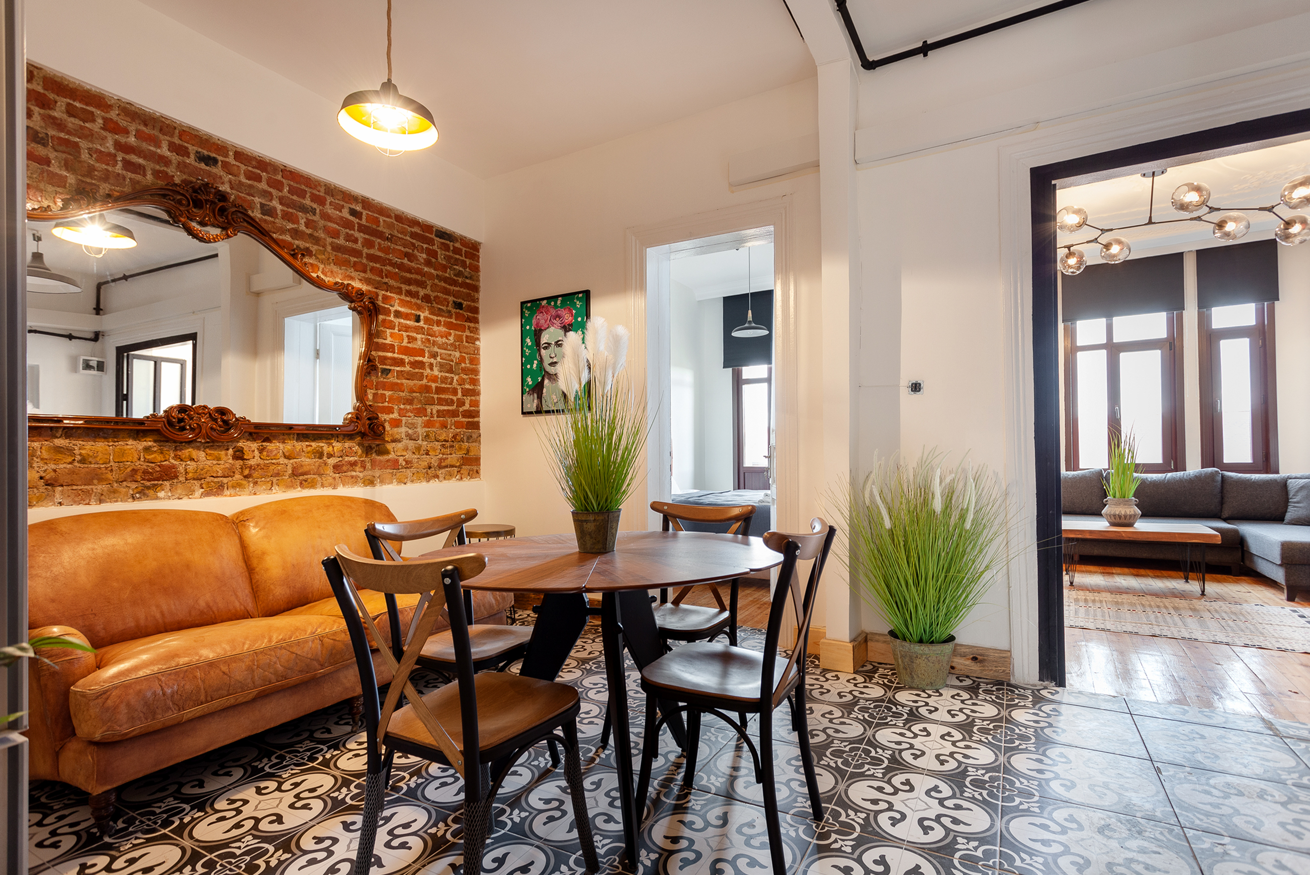 Design Flat Historical Bld. 3BR/2BA Balcony w/View                                                                                                                                                                                                                                                          