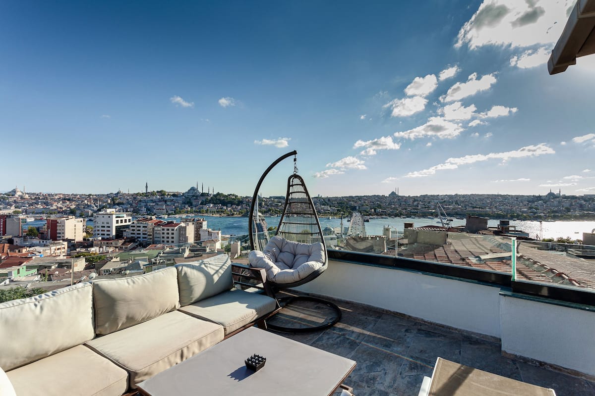 BIG GROUPS- UNIQUE DUPLEX w/ 360 SEA VIEW TERRACE                                                                                                                                                                                                                                                           