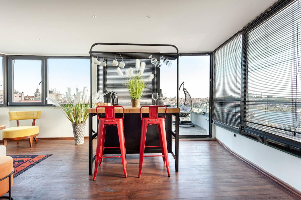 Exceptional Loft! Panoramic View w/AC and Elevator                                                                                                                                                                                                                                                          