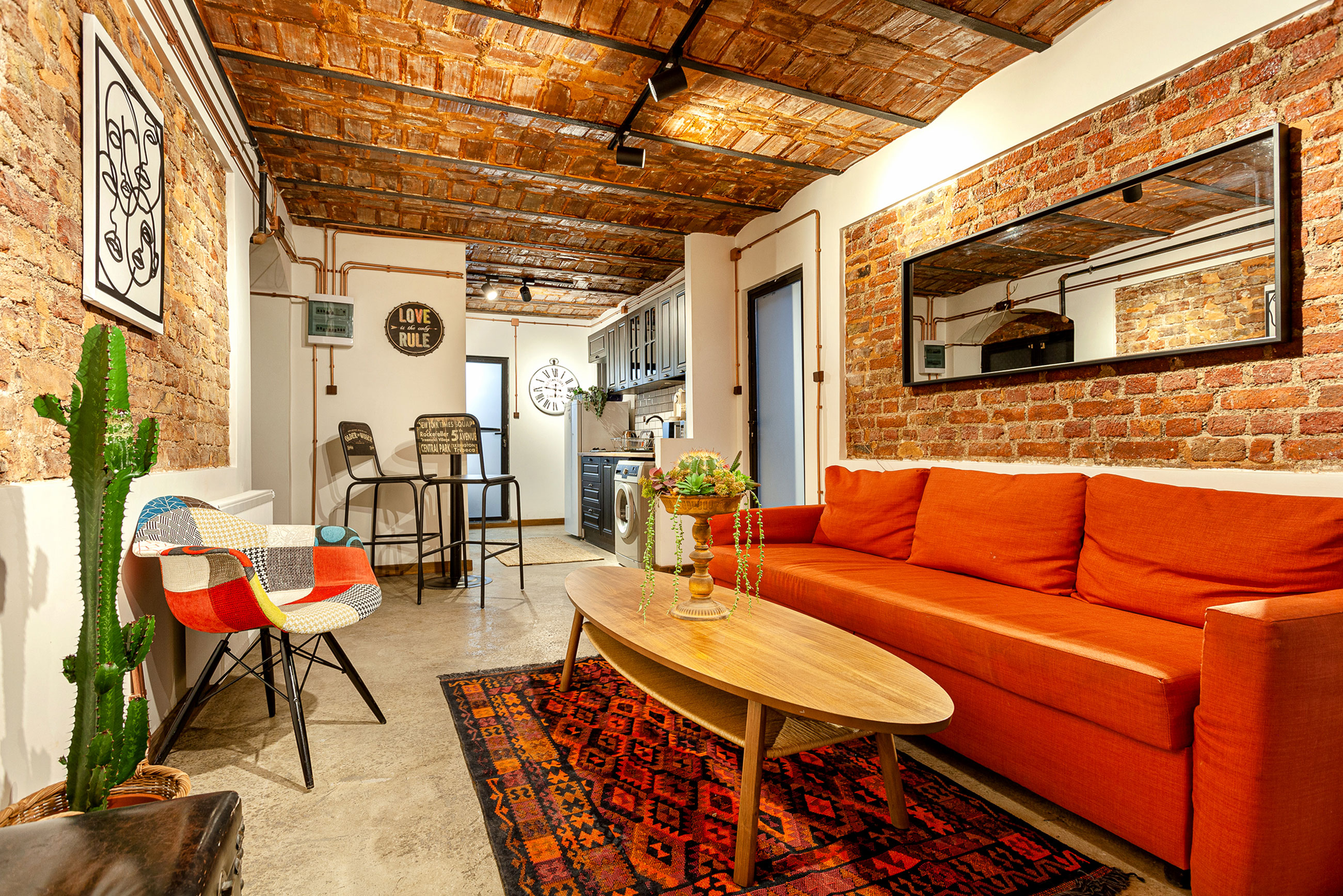 UNIQUE & STYLISH 4BR 2BA w/ PRV. GARDEN - GALATA                                                                                                                                                                                                                                                            