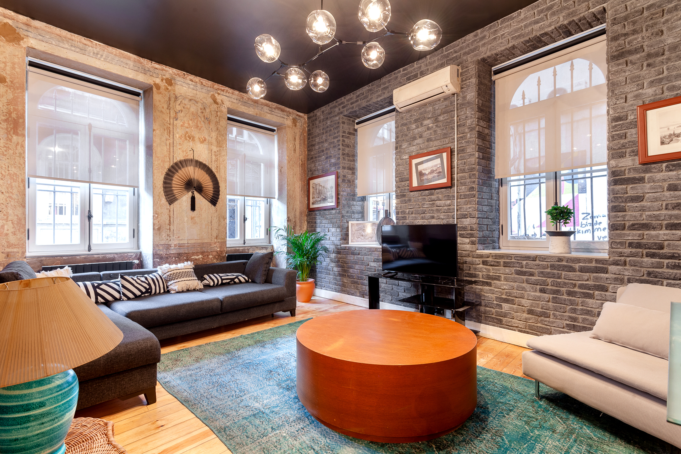 Art-Design Flat Ground Floor 3BR/2BATH w/AC-Galata                                                                                                                                                                                                                                                          